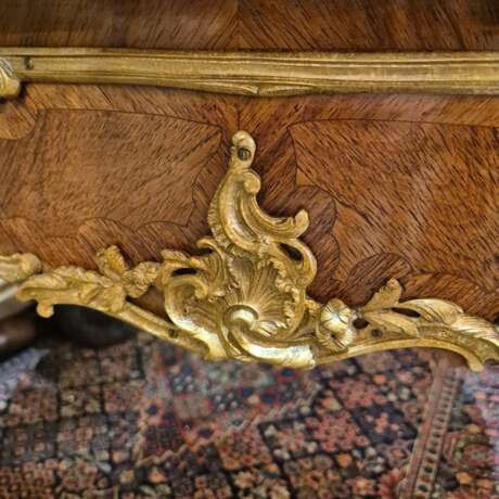 Large Louis XV style flat desk marquetry and gilt bronze 19th century work Naturholz 19th century - Foto 6