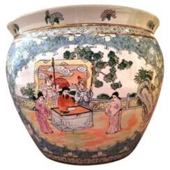 19th Century Aquarium Pot in Porcelain, China.