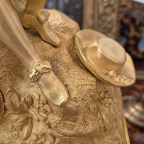19th Century Charles X Clock with a Statue of a Romantic Young Nobleman. Bronce Other style 19th century - photo 5