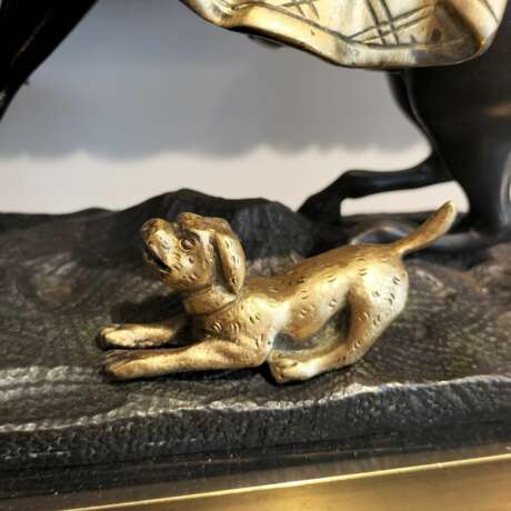 Empire Clock in representing a Horse and a Dog in Gilt Bronze 19th Century Bronze Empire 19th century - photo 2