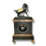 Empire Clock in representing a Horse and a Dog in Gilt Bronze 19th Century Bronze Empire 19th century - photo 5