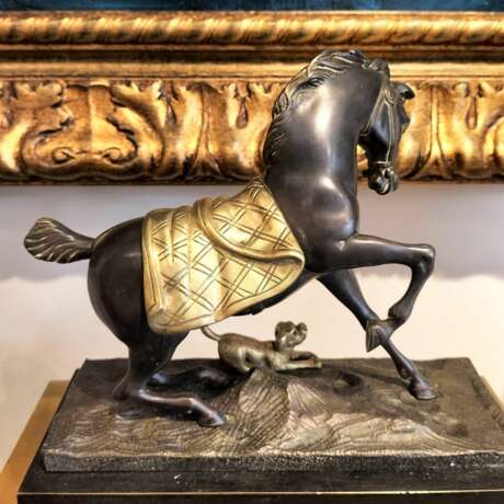Empire Clock in representing a Horse and a Dog in Gilt Bronze 19th Century Bronze Empire 19th century - photo 11