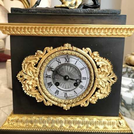 Empire Clock in representing a Horse and a Dog in Gilt Bronze 19th Century Bronze Empire 19th century - photo 15