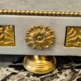 Empire period portico clock in white marble and gilt bronze 19th century Bronze Empire 19th century - Foto 4