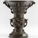 Vase aus Bronze mit Dekor von Chilong - photo 1