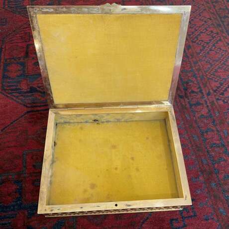 19th Century Gilt Bronze Jewelry Box depicting Lovers from Classical Antiquity Bronze Napoleon III 19th century - photo 6