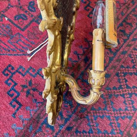 18th Century Pair of Louis XV Rococo Style Italian Sconces in Gilded Wood Lacquered wood 18th century - photo 5