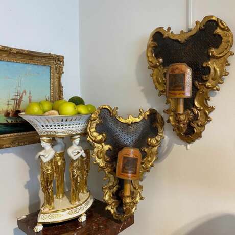 18th Century Pair of Louis XV Rococo Style Italian Sconces in Gilded Wood Lacquered wood 18th century - photo 7