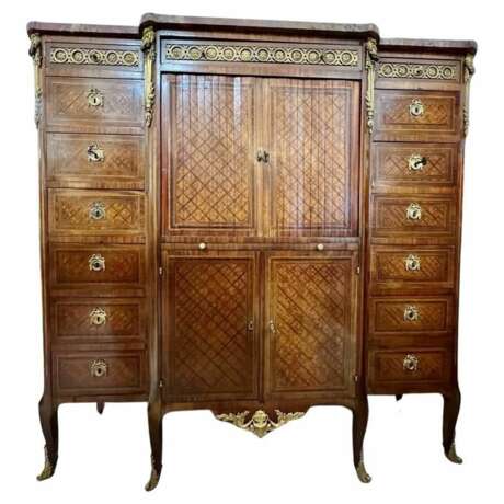 Late 19th Century Louis XV Transition-Style Cabinet Дерево Late 19th century г. - фото 1