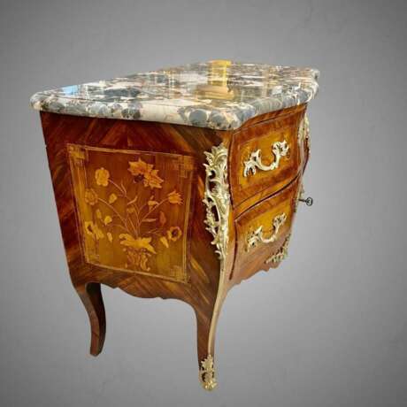 Curved Louis XV Sauteuse Commode in Floral Marquetry 18th Century Bois naturel 18th century - photo 6