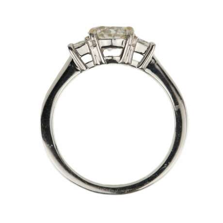 750 gold ring in Art Deco style with three diamonds. Diamonds 20th century - photo 3