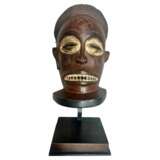 Tchokw&eacute; mask from Angola in wood and pigments - Circa 1900 Ceramics 20th century - photo 8