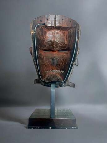 Tchokw&eacute; mask from Angola in wood and pigments - Circa 1900 Ceramics 20th century - photo 10