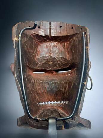 Tchokw&eacute; mask from Angola in wood and pigments - Circa 1900 Ceramics 20th century - photo 11