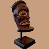 Tchokw&eacute; mask from Angola in wood and pigments - Circa 1900 Ceramics 20th century - photo 1