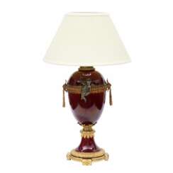Porcelain table lamp. 