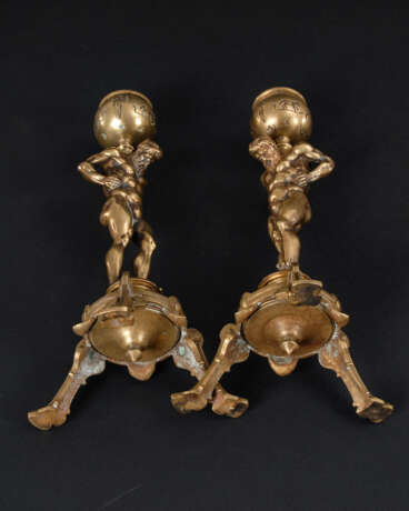 Paar Bronzeleuchter mit Atlasfiguren un - фото 4