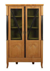 Eckvitrine mit Halbsäulen 20. Jh., Biedermeierstil…