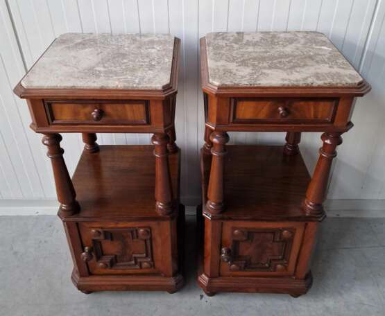 A pair of antique bedside tables Mahagoni 19th century - Foto 6