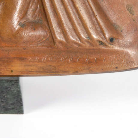 BREKER, Arno: Bronzerelief: Maria mit d - Foto 2