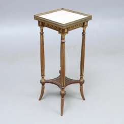 Table de style Louis XVI France, d&eacute;but 20&egrave;me si&egrave;cle. 