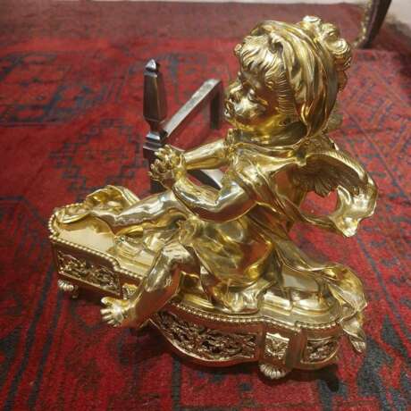 19th Century Pair of Putti Andirons in Gilt Bronze Bronce 19th century - photo 3