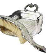 Metall. Set en metal argente pour nettoyer les miettes de la table 