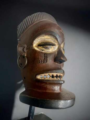 Tchokw&eacute; mask from Angola in wood and pigments - Circa 1900 Ceramics 20th century г. - фото 7