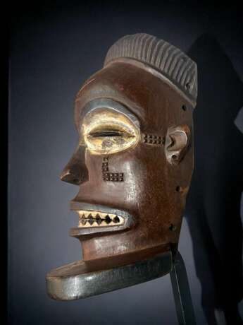 Tchokw&eacute; mask from Angola in wood and pigments - Circa 1900 Ceramics 20th century г. - фото 8