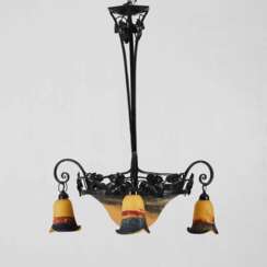 Lustre de style Art Nouveau France 20&egrave;me si&egrave;cle. 