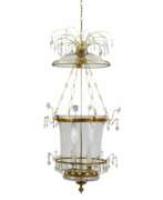 Aperçu. Lustre lanterne russe &agrave; deux lumi&egrave;res en cristal et ormolu. Russie, debut du XIXe si&egrave;cle.