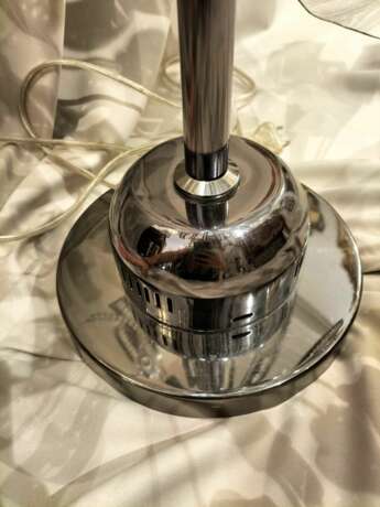Big Mid-Century Modern Lamp in Chrome Metal and Glass 1970s Métal The end of the 20th century - photo 4