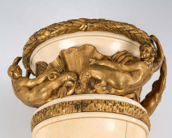 Elfenbein-Ziervase mit Bronze-Applikati - Foto 3