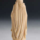 Elfenbein-Statuette: Maria mit dem Rose - Foto 3
