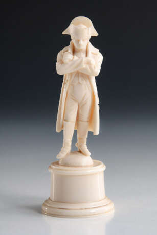 Elfenbein-Statuette: Napoleon. - фото 1