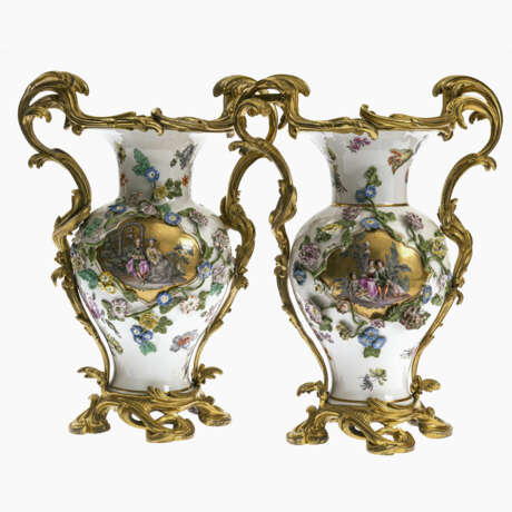 A pair of rare vases with gilt bronze mounts. Meissen, circa 1770 - photo 2