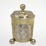 Kugelfuß-Deckelbecher. Augsburg um 1690 Johann Wagner (1646-1724, Meister 1667) - Foto 2