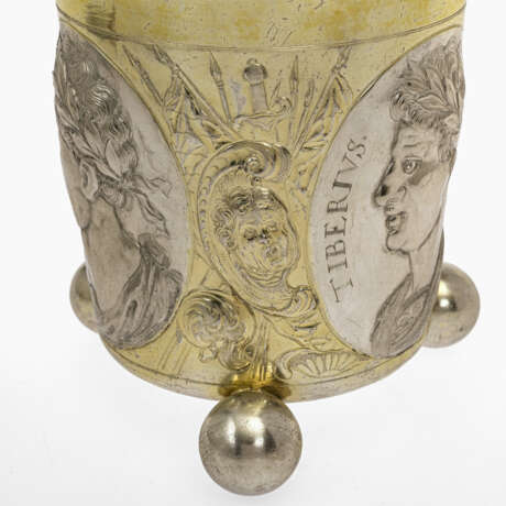 Kugelfuß-Deckelbecher. Augsburg um 1690 Johann Wagner (1646-1724, Meister 1667) - Foto 3