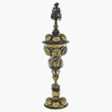 A Columbine cup with lid. Nuremberg, 17th century - photo 1