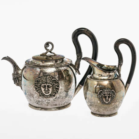 A teapot and milk-/ water jug. Nuremberg, circa 1820/30, Johann Samuel Schönberg, also Schoenberg (1776-1852 Nuremberg, 1805 master) - photo 1