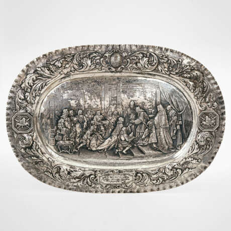 A platter with scene "The Presentation of the Golden Rose to the Republic of Venice, 3 June 1759". Italy, probably Venice, circa 1870 - photo 1