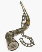 Различный антиквариат. A buffalo horn with silver mount. England (?), probably 18th century