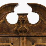 A bureau cabinet. Central German, 18th century and later - photo 4
