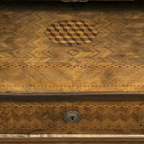 A bureau display cabinet. Austria, late 18th century - photo 4
