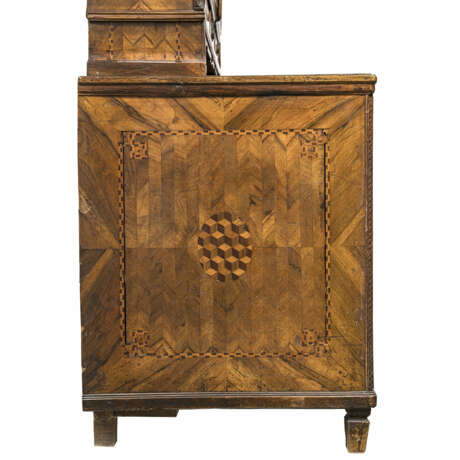 A bureau display cabinet. Austria, late 18th century - photo 5