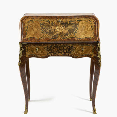 A ladies bureau (Bureau de pente). Paris, circa 1765, marked Joseph Schmitz (master 1761) - photo 2