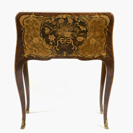 A ladies bureau (Bureau de pente). Paris, circa 1765, marked Joseph Schmitz (master 1761) - photo 4