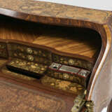 A ladies bureau (Bureau de pente). Paris, circa 1765, marked Joseph Schmitz (master 1761) - photo 7