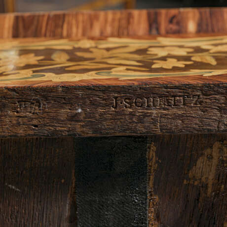 A ladies bureau (Bureau de pente). Paris, circa 1765, marked Joseph Schmitz (master 1761) - photo 8