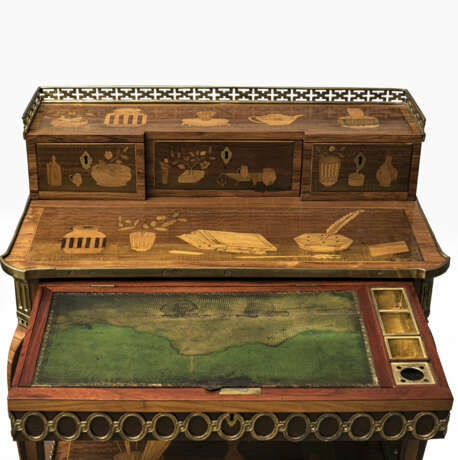 A ladies bureau (Bonheur du jour). Paris, circa 1770, marked P. Pioniez (master 1765) - photo 5